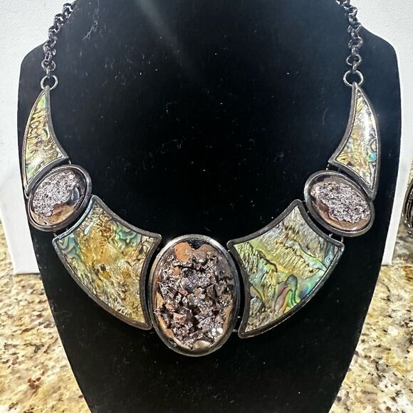 Avante Guard Metalllic Adjustable Choker Bundle w/3 Bangle Bracelets & Earrings - Picture 6 of 13